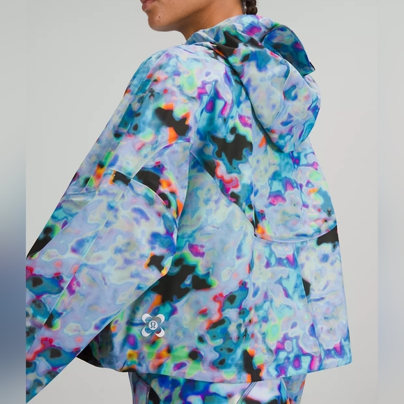 Lululemon Seawheeze Rain Chaser Jacket, size 4 - Picture 11 of 14